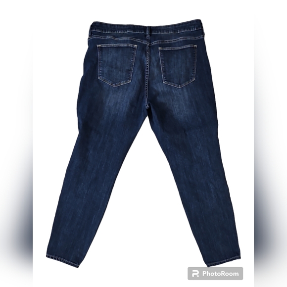 GAP - Picture 5 of 5